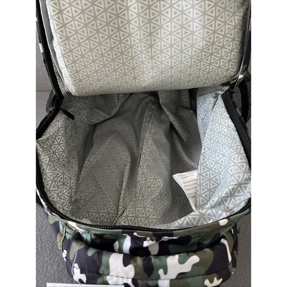 Travelers Club 18-inch Rolling Backpack Camouflage Telescopic handle wheels - Picture 10 of 16